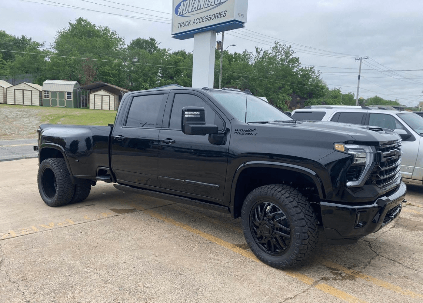 Advantage Truck Accessories business background image